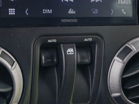 Used 2017 Jeep Wrangler Sport w/ Quick Order Package 24S AWD/4WD image 15