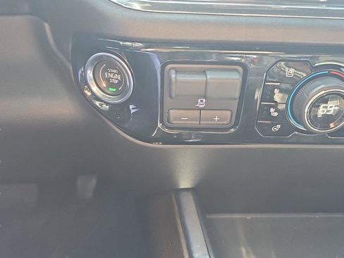 Used 2024 Chevrolet Silverado 1500 High Country w/ Technology Package image 96