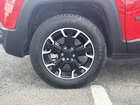Used 2023 Jeep Renegade Latitude w/ Sun/Sound Group AWD/4WD image 9