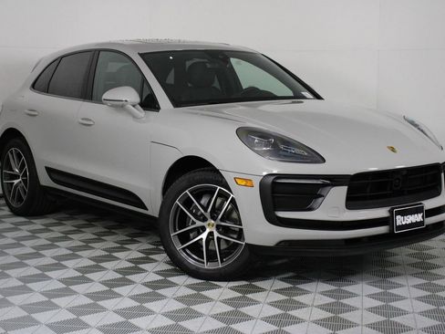 Certified 2025 Porsche Macan image 9