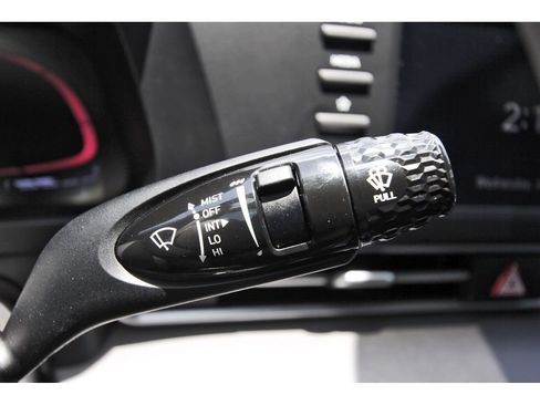 Certified 2025 Hyundai Elantra SE FWD image 21