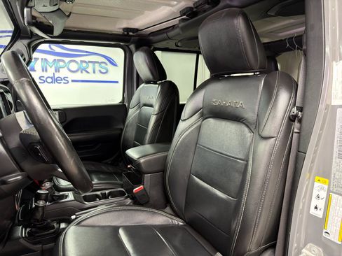 Used 2019 Jeep Wrangler Unlimited Sahara w/ Uconnect 4C Nav & Sound Group AWD/4WD image 11
