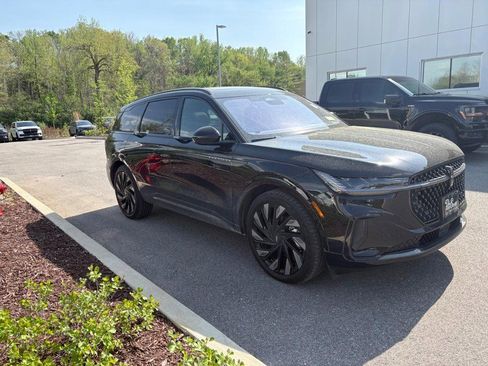 Certified 2025 Lincoln Nautilus Reserve image 4