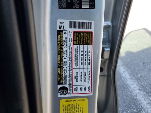 Used 2023 Toyota Highlander XLE image 31