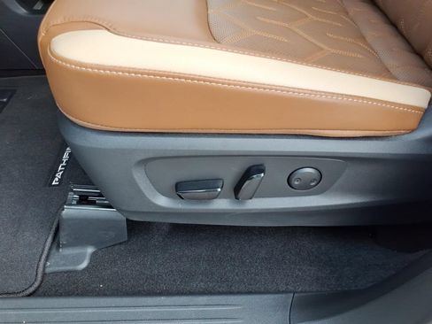 Used 2026 Nissan Pathfinder Platinum AWD/4WD image 5