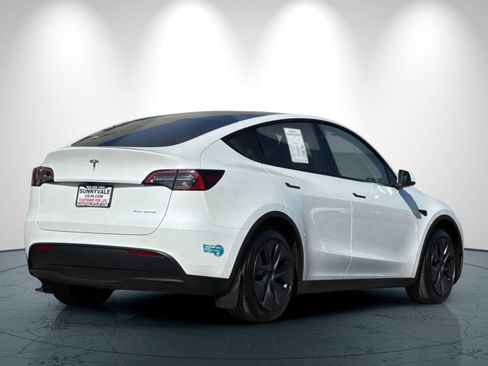 Used 2025 Tesla Model Y Long Range AWD/4WD image 4