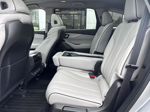 Used 2023 Acura MDX SH-AWD w/ Advance Package image 5