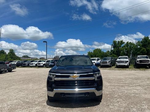 Used 2023 Chevrolet Silverado 1500 LT AWD/4WD image 3
