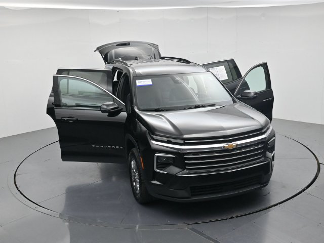 Used 2025 Chevrolet Traverse LT AWD/4WD image 54