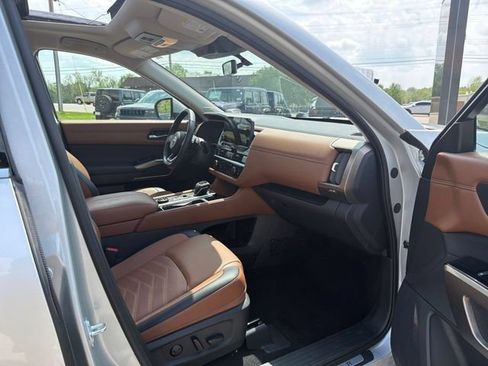 Used 2025 Nissan Pathfinder Platinum w/ Cargo Package AWD/4WD image 38