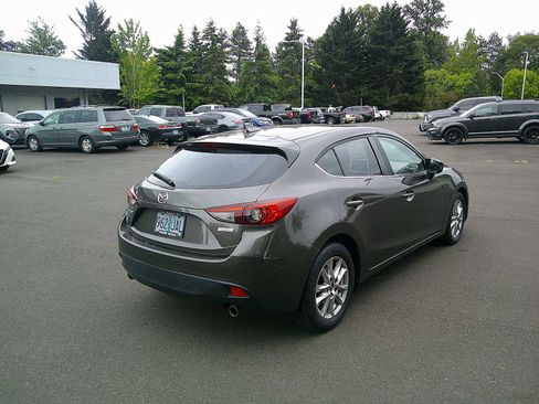 Used 2016 MAZDA MAZDA3 i Touring w/ Popular Equipment Package FWD image 5