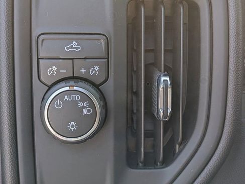 Used 2022 Chevrolet Silverado 1500 Custom image 18