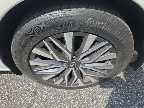 Used 2023 Nissan Altima 2.5 SV w/ SV Premium Package FWD image 9