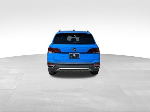 Certified 2023 Volkswagen Taos SE image 4