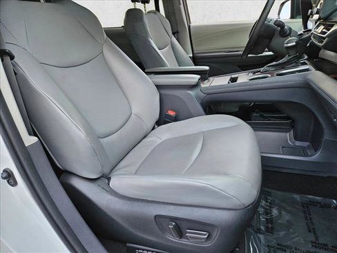 Used 2022 Toyota Sienna XLE FWD image 20