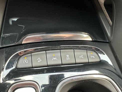 Used 2023 Buick Envision Avenir AWD/4WD image 48