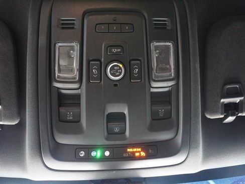 Used 2022 GMC Yukon SLT w/ SLT Premium Package image 32