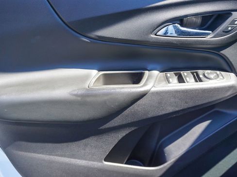 Used 2020 Chevrolet Equinox LT image 18
