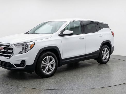 Used 2024 GMC Terrain SLE FWD image 3