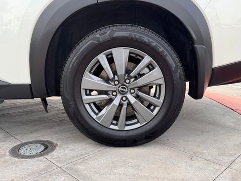 Certified 2022 Nissan Pathfinder SV w/ SV Black Package image 10