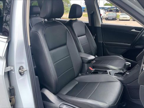 Used 2019 Volkswagen Tiguan SE image 9