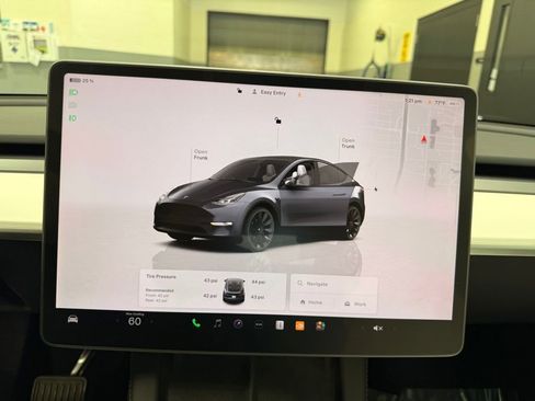 Used 2023 Tesla Model Y Long Range AWD/4WD image 15