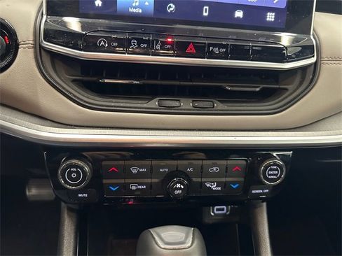 Used 2024 Jeep Compass Limited image 27