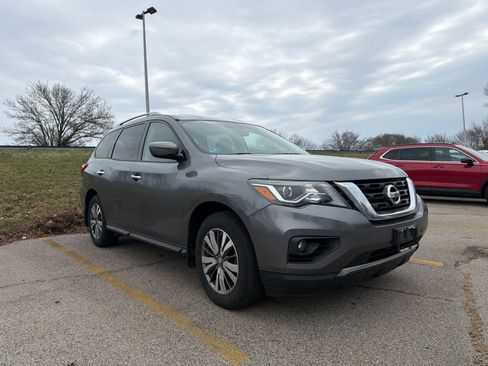 Used 2019 Nissan Pathfinder SV w/ SV Tech Package image 7