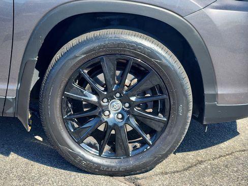 Used 2019 Toyota Highlander SE image 8