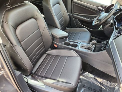 Certified 2023 Volkswagen Jetta SE w/ Panoramic Sunroof Package image 11