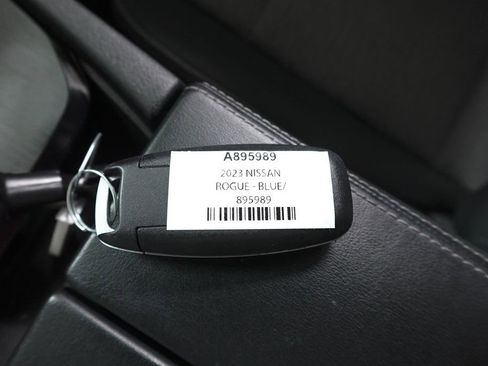 Used 2023 Nissan Rogue SV image 32