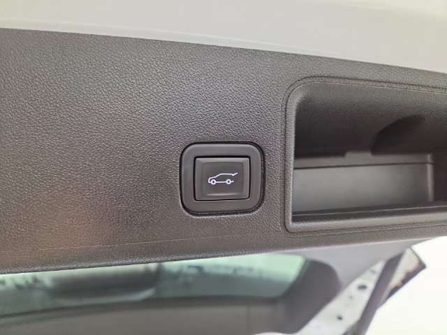 Used 2023 GMC Terrain SLT w/ Tech Package AWD/4WD image 32