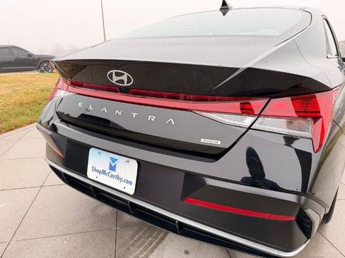 New 2025 Hyundai Elantra Limited FWD image 36