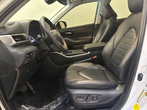Certified 2024 Toyota Highlander XLE image 21
