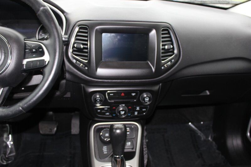 Used 2017 Jeep Compass Latitude w/ Popular Equipment Group AWD/4WD image 14