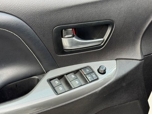 Used 2017 Toyota Sienna SE Premium image 11