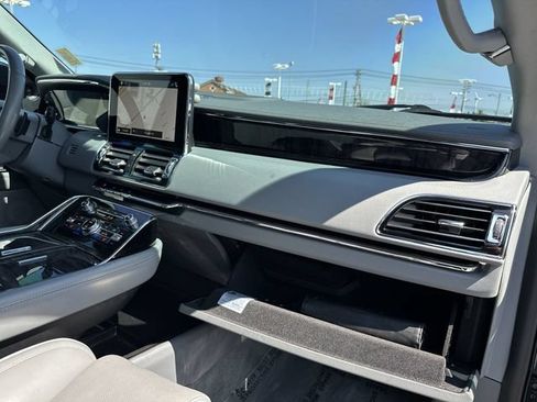 Used 2019 Lincoln Navigator Reserve AWD/4WD image 35
