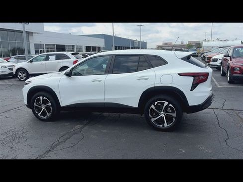 Certified 2024 Chevrolet Trax RS w/ Driver Confidence Package FWD image 6