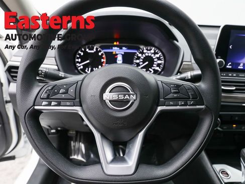 Used 2025 Nissan Altima 2.5 SV image 10