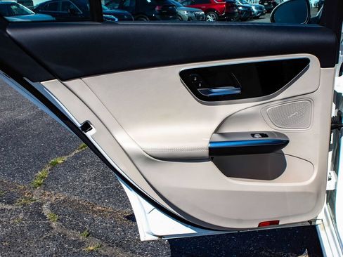 Used 2022 Mercedes-Benz C 300 4MATIC Sedan image 11