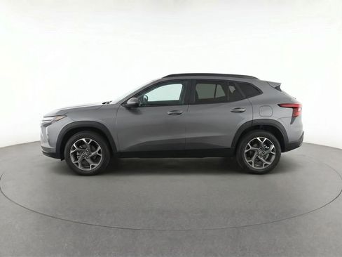 Used 2026 Chevrolet Trax LT FWD image 6