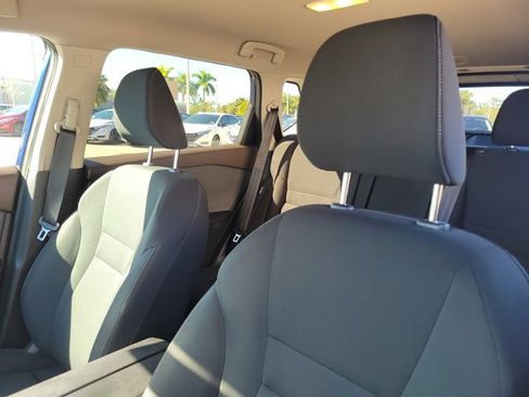 Used 2023 Nissan Rogue S image 19