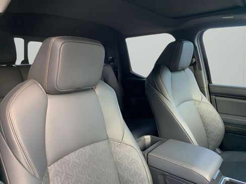 New 2025 Toyota Tacoma Limited AWD/4WD image 17