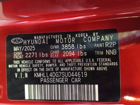 Used 2025 Hyundai Elantra SE FWD image 33