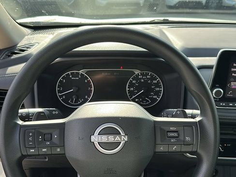 Used 2025 Nissan Rogue S AWD/4WD image 17