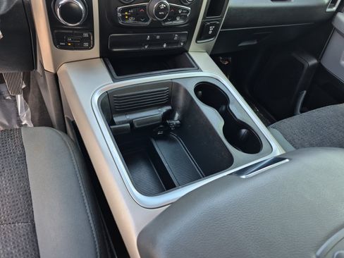 Used 2020 RAM 1500 Classic SLT w/ Luxury Group AWD/4WD image 12