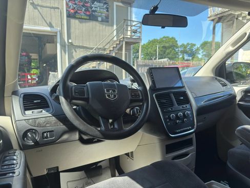 Used 2013 Dodge Grand Caravan SE FWD image 25