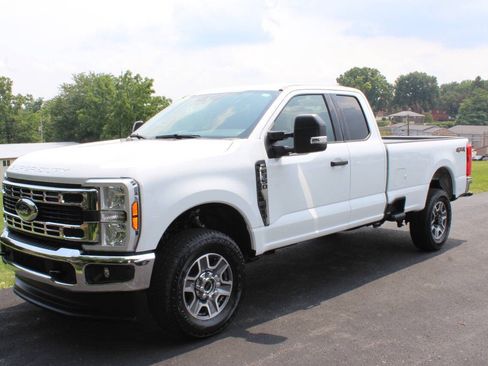 Used 2025 Ford F350 XLT AWD/4WD image 2