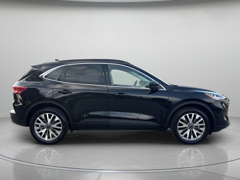 Certified 2022 Ford Escape Titanium image 2