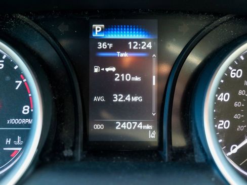 Used 2022 Toyota Camry LE w/ Carpet Mat Package (TMS) FWD image 43